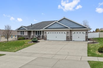 3165 Howard View Ln, Green Bay, WI 54313-4227