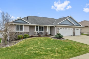 3165 Howard View Ln, Green Bay, WI 54313-4227