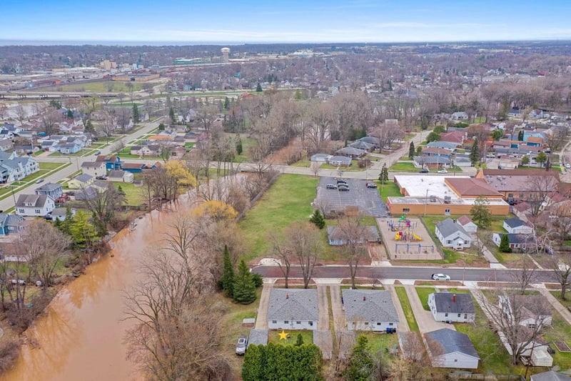 801 Caroline St, Neenah, WI 54956