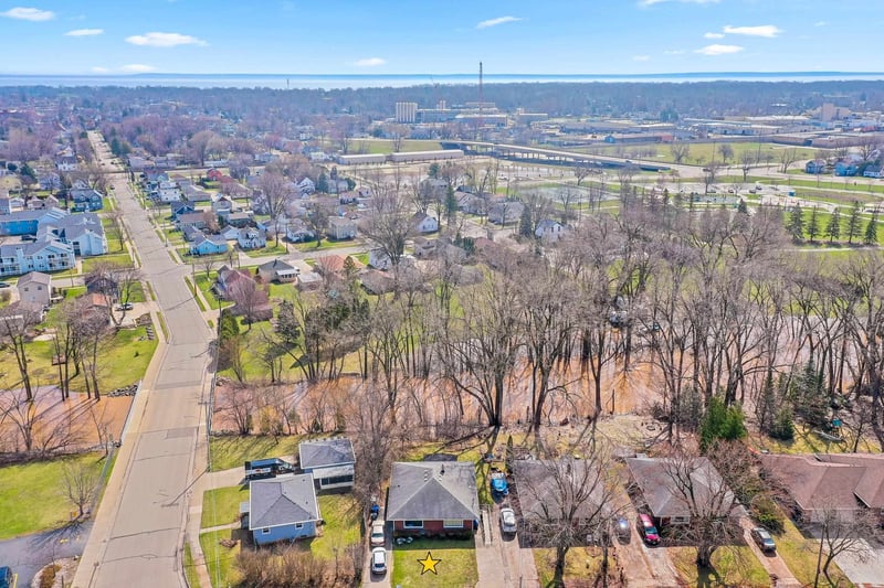 604 Knight Ave, Neenah, WI 54956