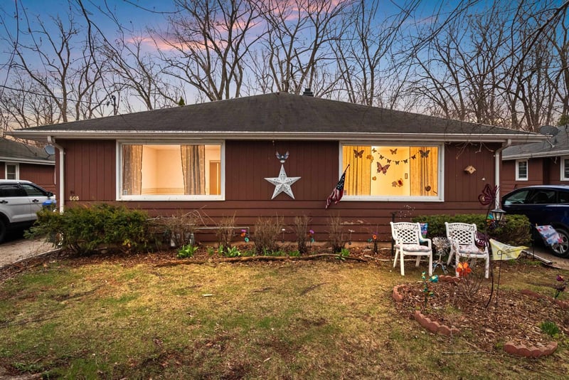 608 Knight Ave, Neenah, WI 54956