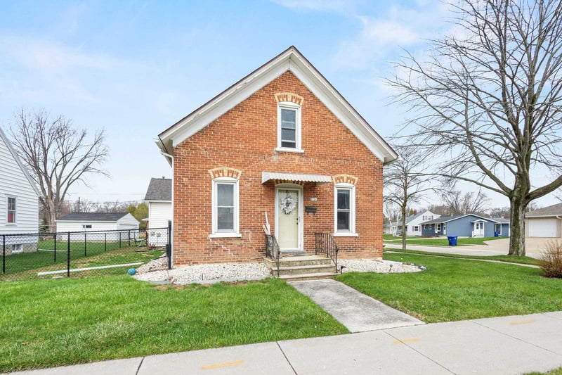 1121 George St, De Pere, WI 54115