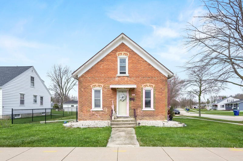 1121 George St, De Pere, WI 54115