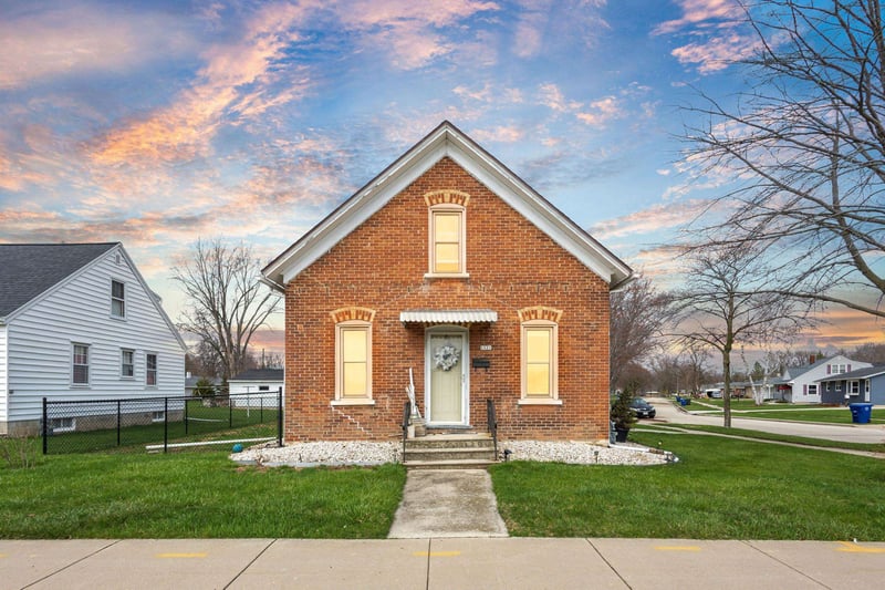 1121 George St, De Pere, WI 54115