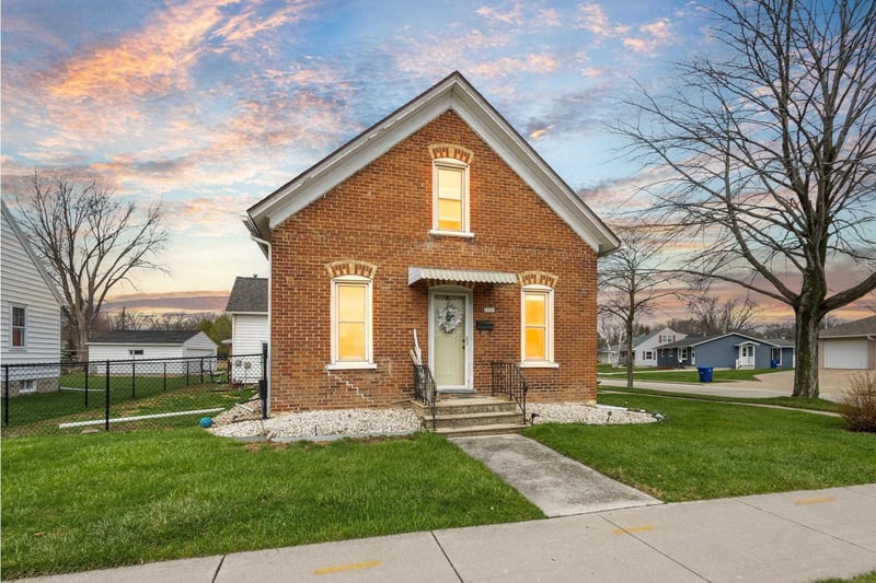 1121 George St, De Pere, WI 54115