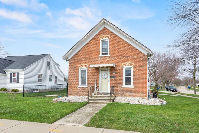 1121 George St, De Pere, WI 54115