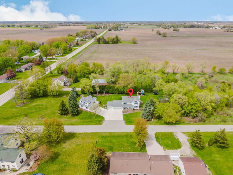 1966 Sky Ranch Ave, Oshkosh, WI 54904-7035