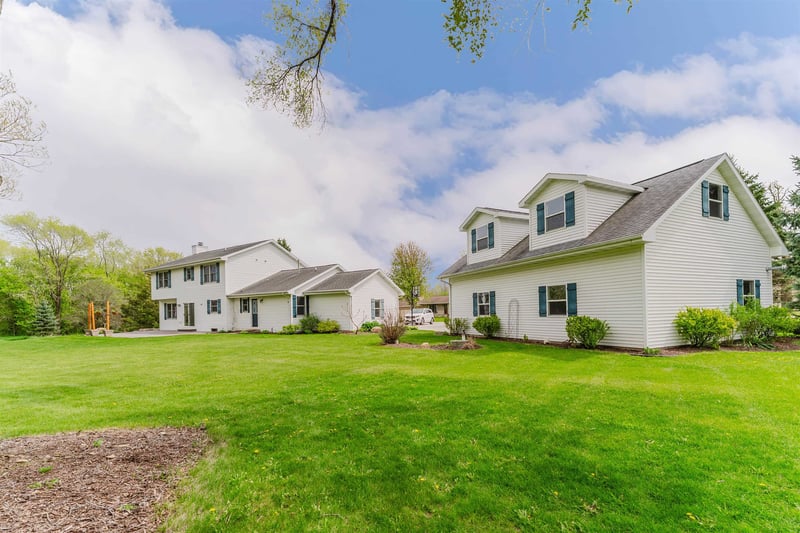 1966 Sky Ranch Ave, Oshkosh, WI 54904-7035