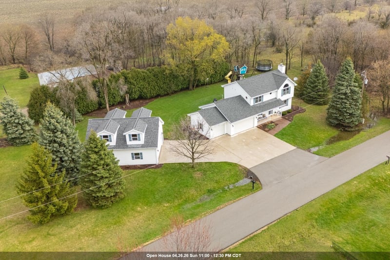 1966 Sky Ranch Ave, Oshkosh, WI 54904-7035