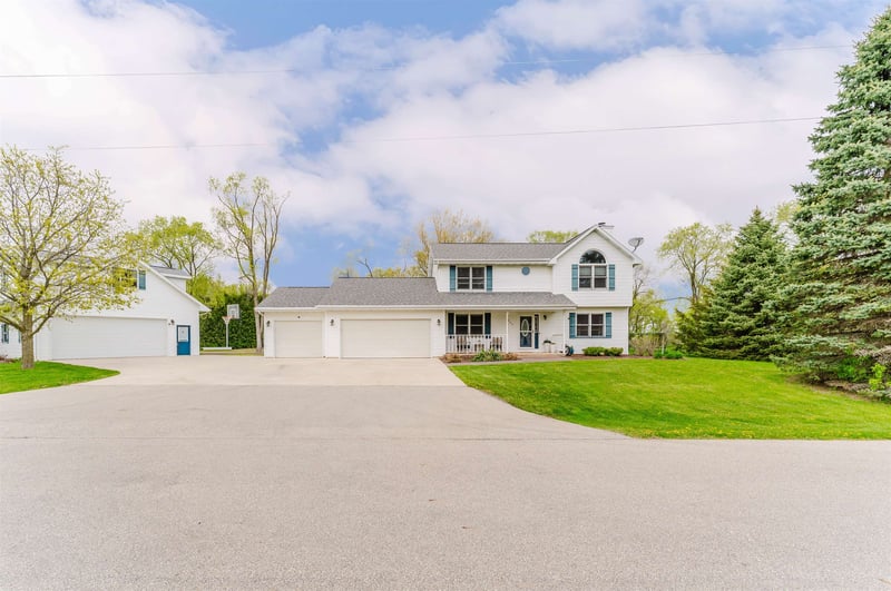 1966 Sky Ranch Ave, Oshkosh, WI 54904-7035