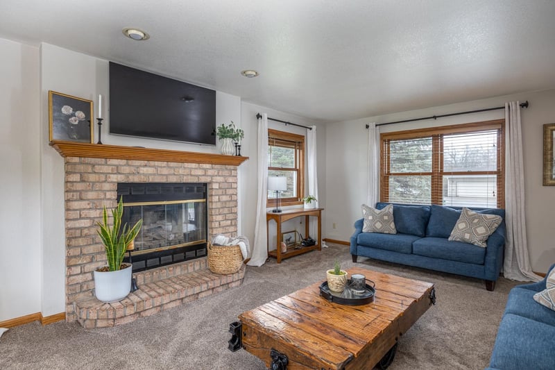 1966 Sky Ranch Ave, Oshkosh, WI 54904-7035