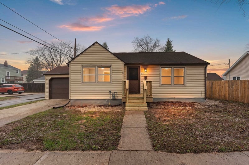 817 Chicago St, De Pere, WI 54115