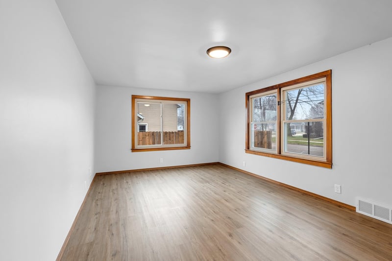 817 Chicago St, De Pere, WI 54115