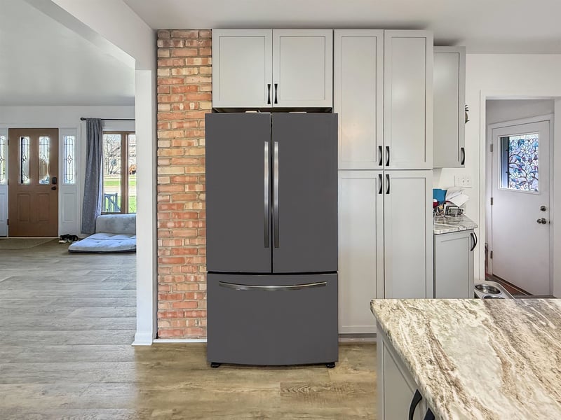 613 Sawyer St, Oshkosh, WI 54902