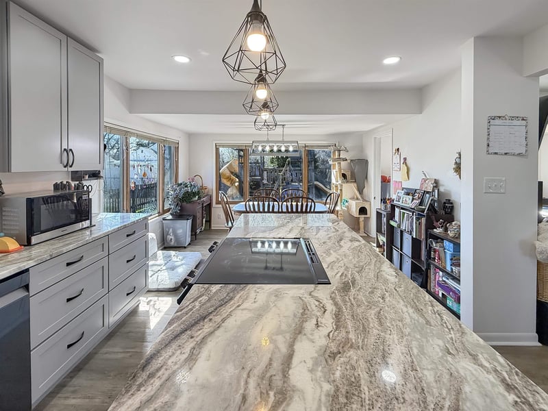 613 Sawyer St, Oshkosh, WI 54902