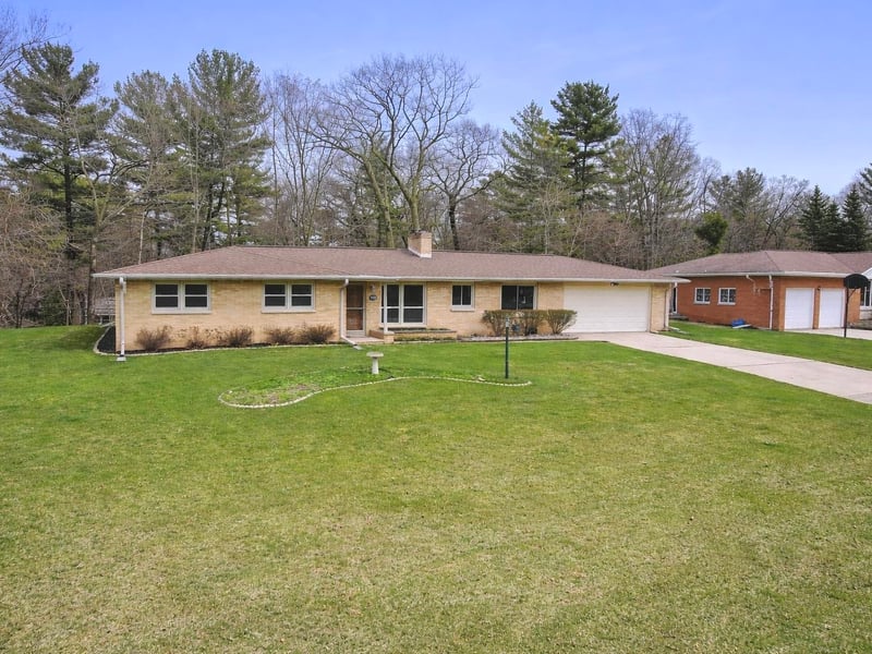 716 Mt Mary Dr, Green Bay, WI 54311