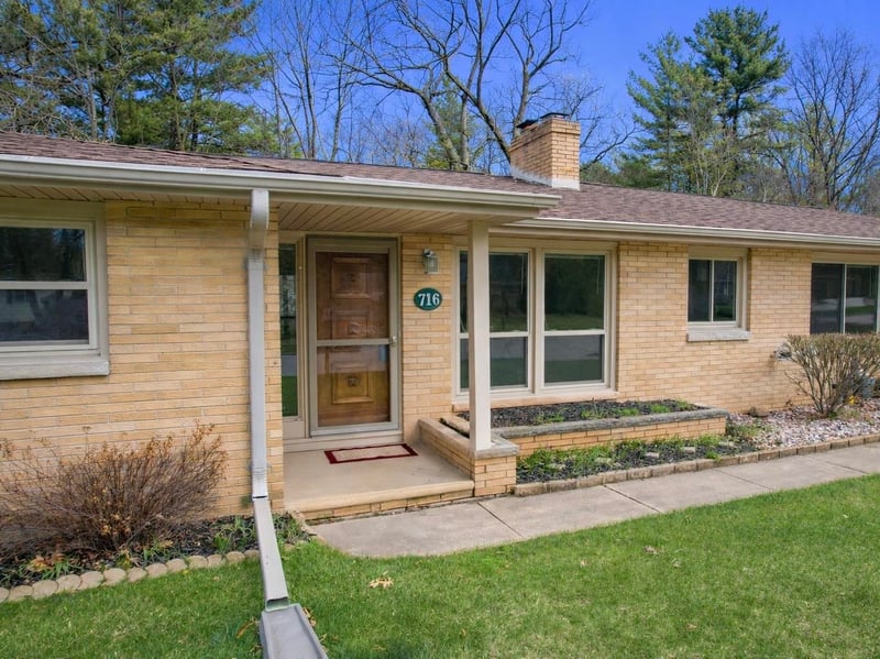 716 Mt Mary Dr, Green Bay, WI 54311