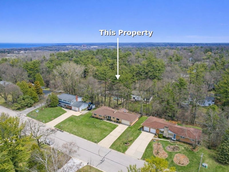 716 Mt Mary Dr, Green Bay, WI 54311