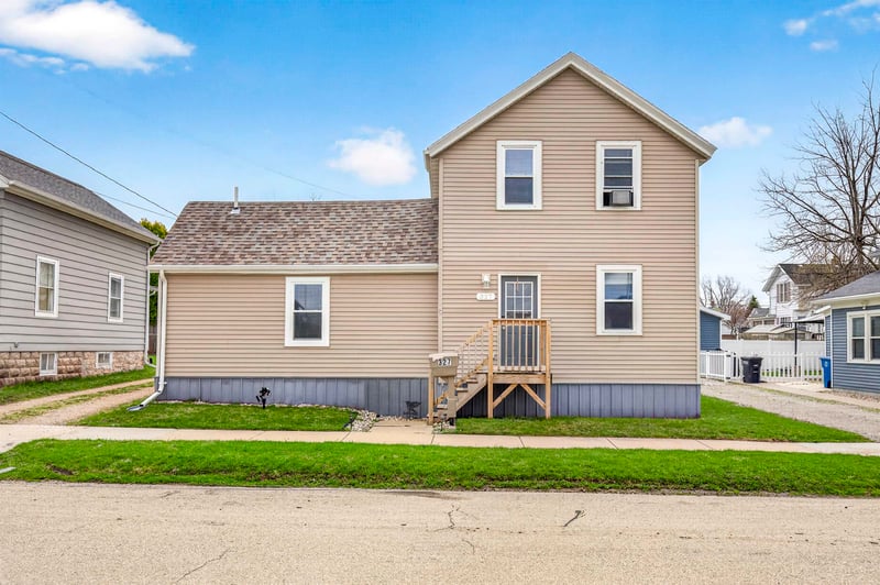 327 7th Ave, Oshkosh, WI 54902