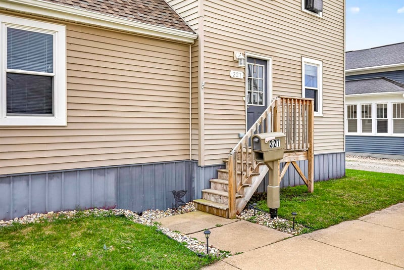 327 7th Ave, Oshkosh, WI 54902