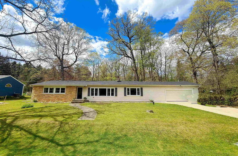 2623 Oakcrest Dr, Neenah, WI 54956-4322