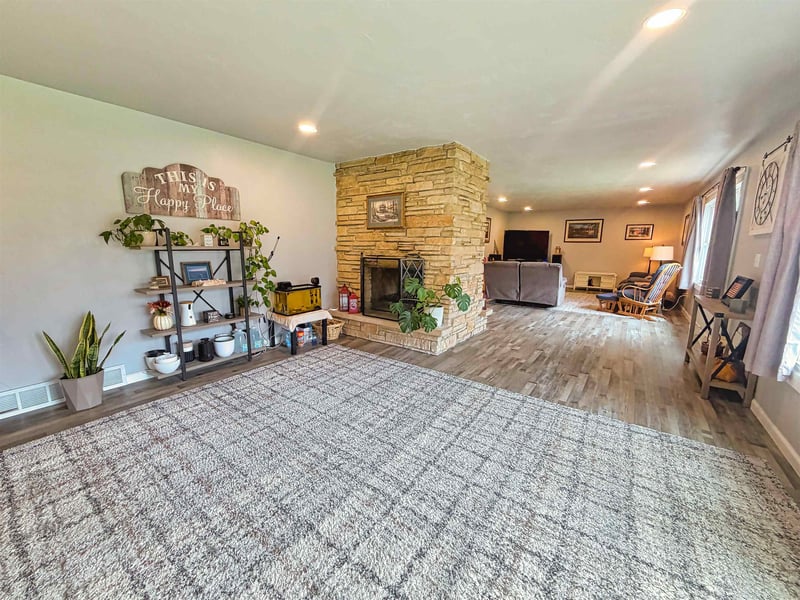 2623 Oakcrest Dr, Neenah, WI 54956-4322