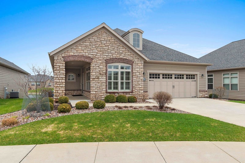 200 Raccoon Berry Way, Green Bay, WI 54311