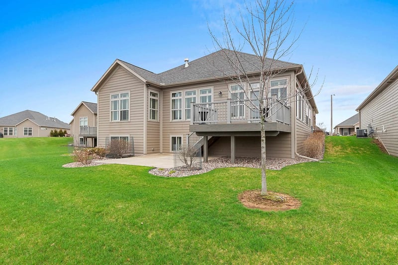 200 Raccoon Berry Way, Green Bay, WI 54311