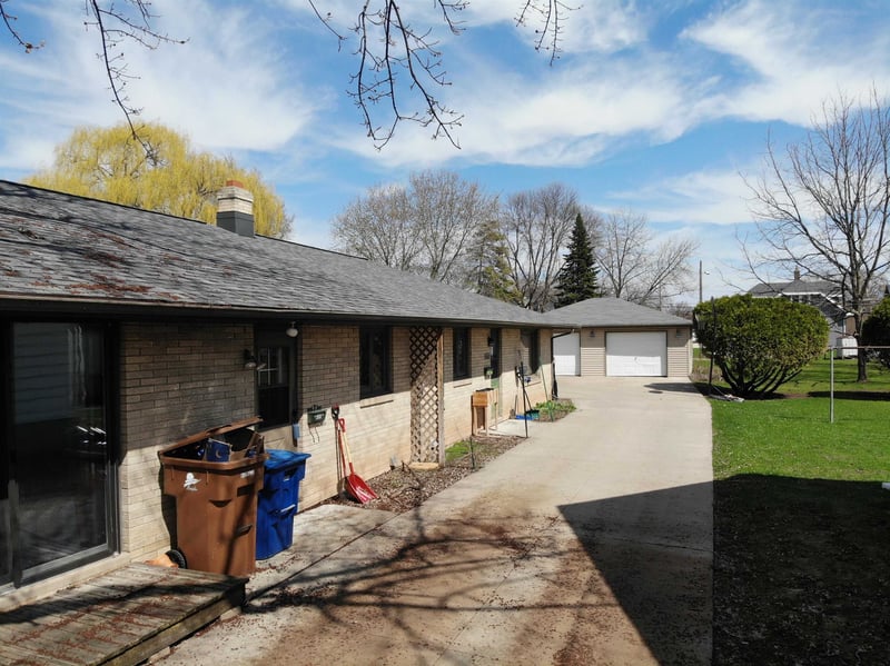 637 State St, Menasha, WI 54952-2343
