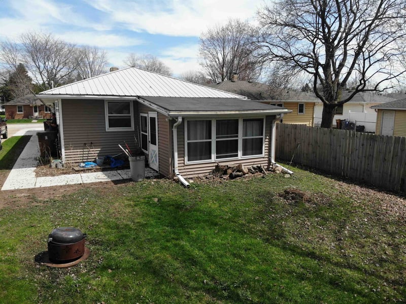744 Warsaw St, Menasha, WI 54952-2352