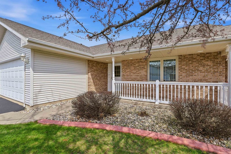 2540 Havenwood Dr #D, Oshkosh, WI 54904