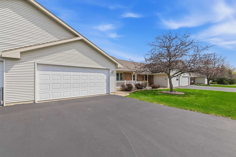 2540 Havenwood Dr #D, Oshkosh, WI 54904