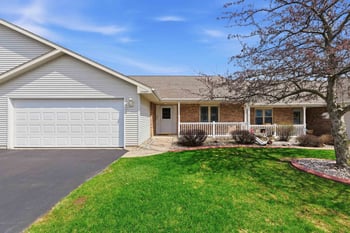 2540 Havenwood Dr #D, Oshkosh, WI 54904