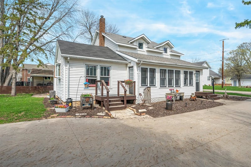 210 4th St, Winneconne, WI 54986