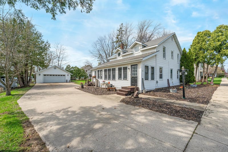 210 4th St, Winneconne, WI 54986