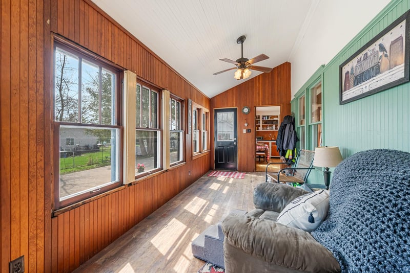 210 4th St, Winneconne, WI 54986