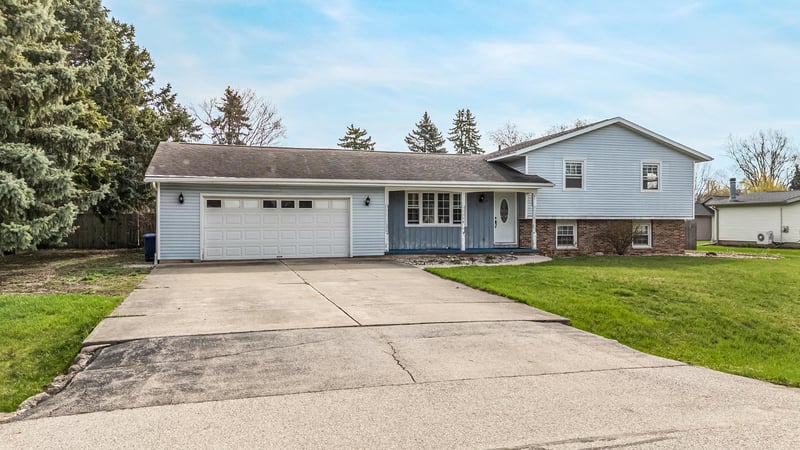 727 Dawn Ct, Neenah, WI 54956
