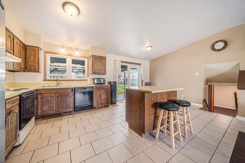 727 Dawn Ct, Neenah, WI 54956