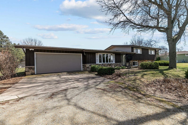 N956 North Rd, Hortonville, WI 54944