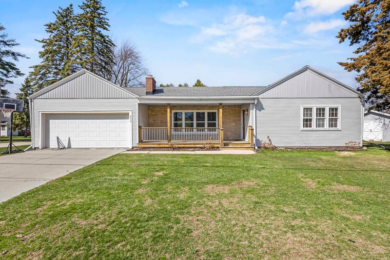 311 Cedar St, Pulaski, WI 54162