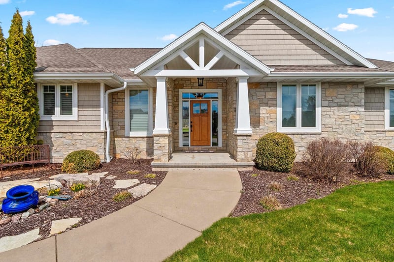 1294 Sedona Cir, Hobart, WI 54115