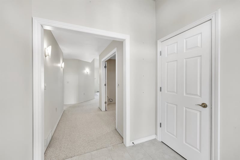 439 Woodfield Dr, Green Bay, WI 54313-9564