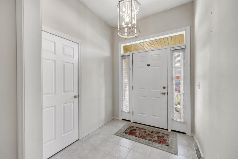 439 Woodfield Dr, Green Bay, WI 54313-9564