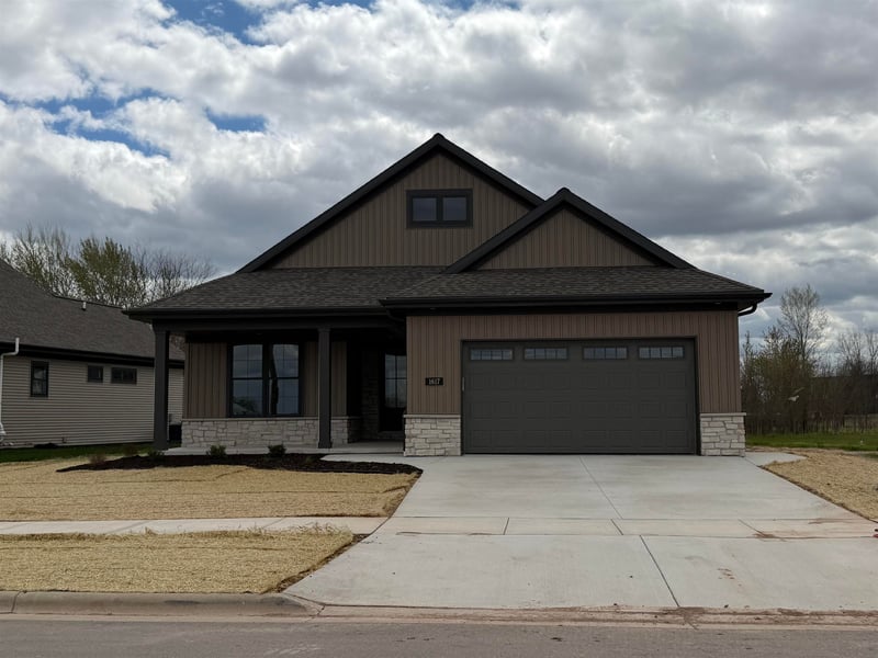 1617 Honeysuckle Cir, De Pere, WI 54115