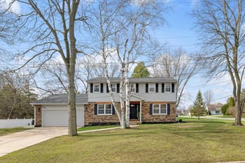 1300 Hiawatha Cir, Green Bay, WI 54313-5910