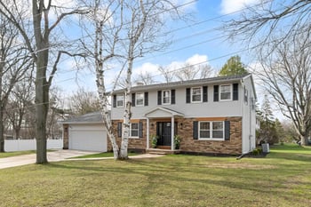 1300 Hiawatha Cir, Green Bay, WI 54313-5910