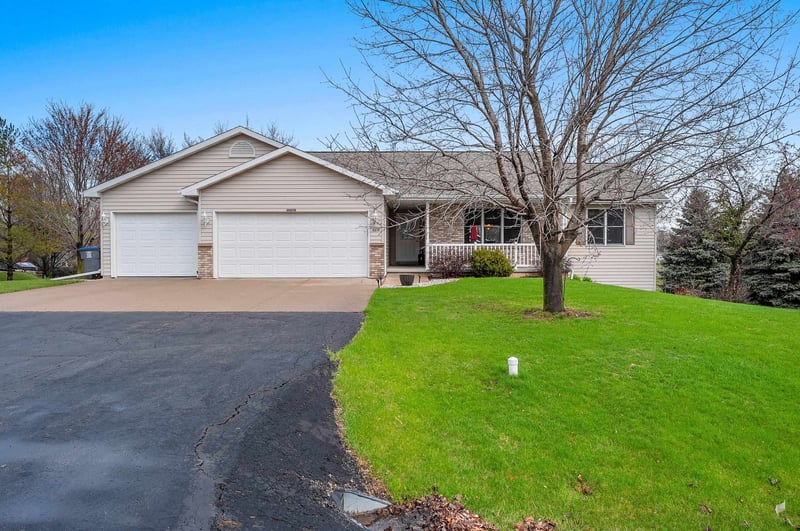 W6678 Emerald Ct, Greenville, WI 54942