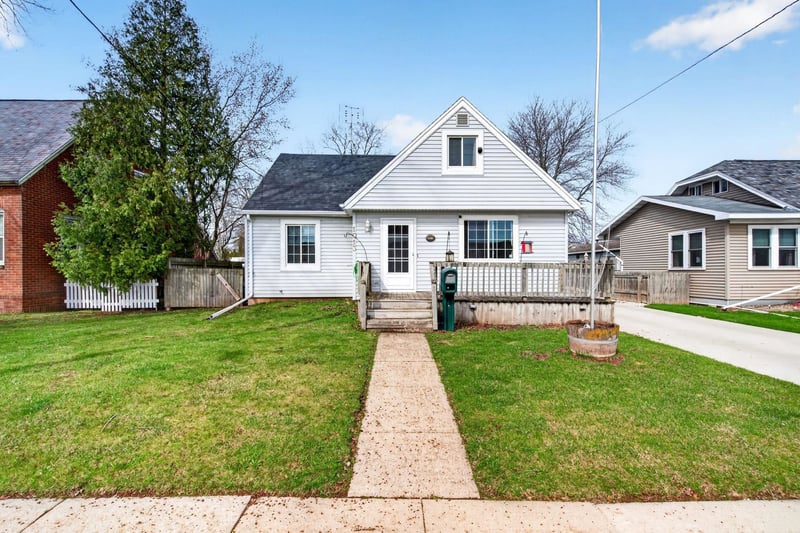 1013 Harrison St, Neenah, WI 54956-3117
