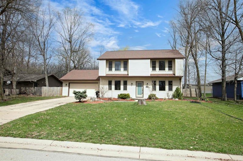 720 Indianwood Ct, Neenah, WI 54956