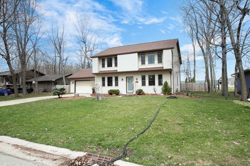 720 Indianwood Ct, Neenah, WI 54956
